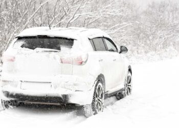 Come proteggere l’auto dal freddo: Consigli utili per l’inverno