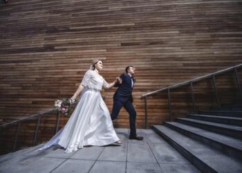 Quali fotografi matrimoniali in Puglia garantiscono la consegna rapida delle foto?